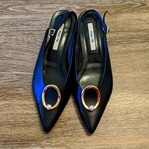 Yuul Yie Zizi Medallion Slingback Pump